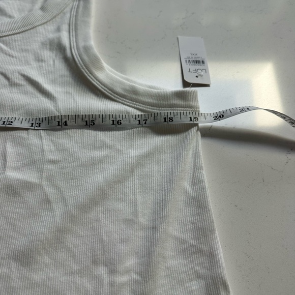 LOFT White Tank Top with Round Neckline and Sleeveless Style - Picture 5 of 9